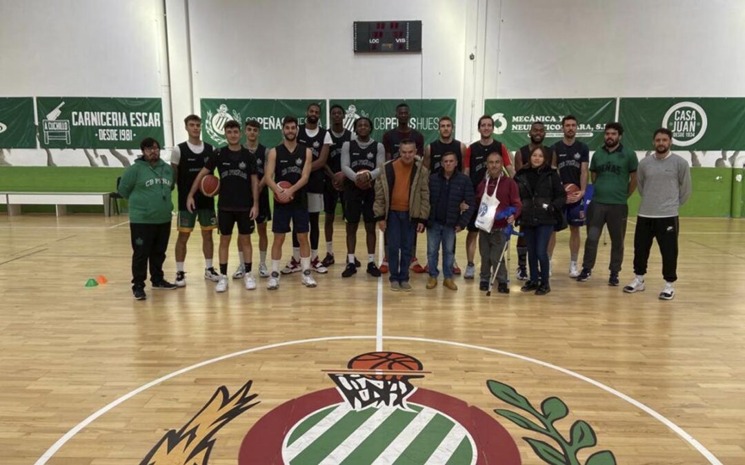Usuarios de Cruz Blanca y ASPACE y los jugadores del LOBE HUESCA LA MAGIA juntos un año más