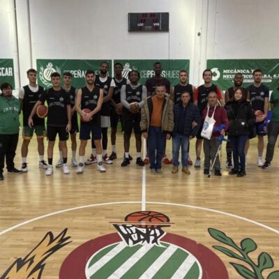Usuarios de Cruz Blanca y ASPACE y los jugadores del LOBE HUESCA LA MAGIA juntos un año más